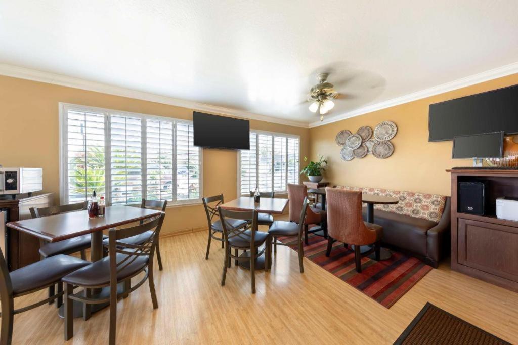 Best Western Hanford Inn Extérieur photo