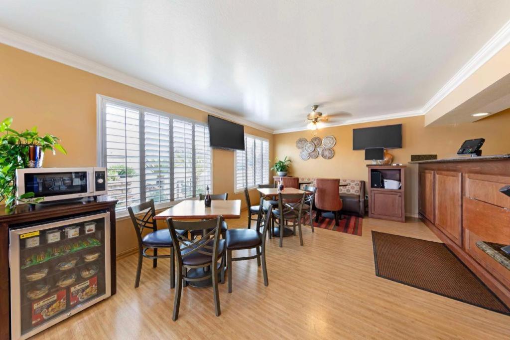 Best Western Hanford Inn Extérieur photo
