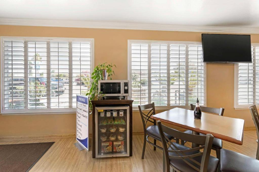 Best Western Hanford Inn Extérieur photo